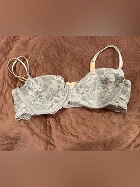 Gilligan & O'Malley Light Gray Lace Underwire Bra with Gold Accent